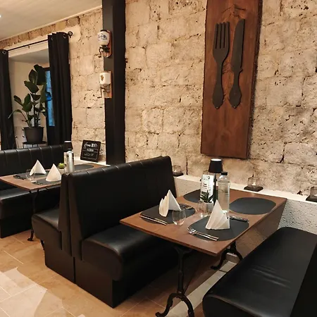 A L'aise - D'hotes A Bed & Breakfast