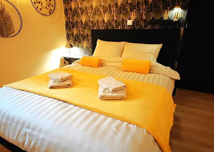 A L'aise - D'hotes A לינה וארוחת בוקר 3*