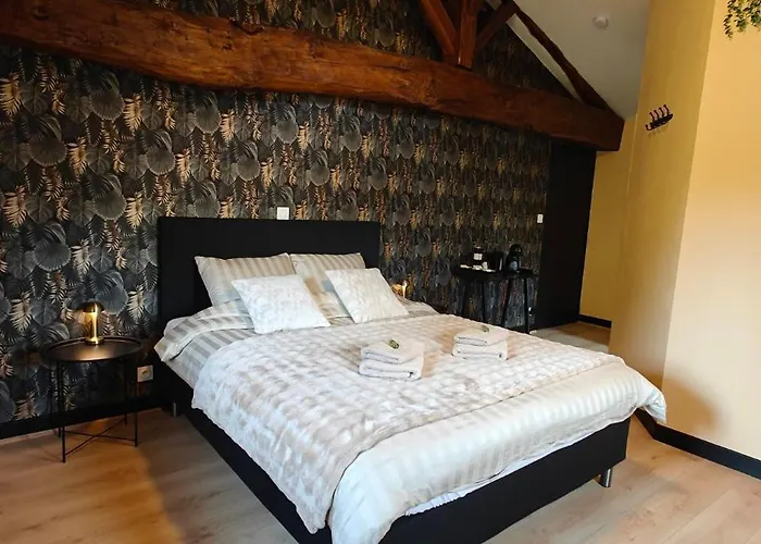 לינה וארוחת בוקר A L'aise - D'hotes A Vianne