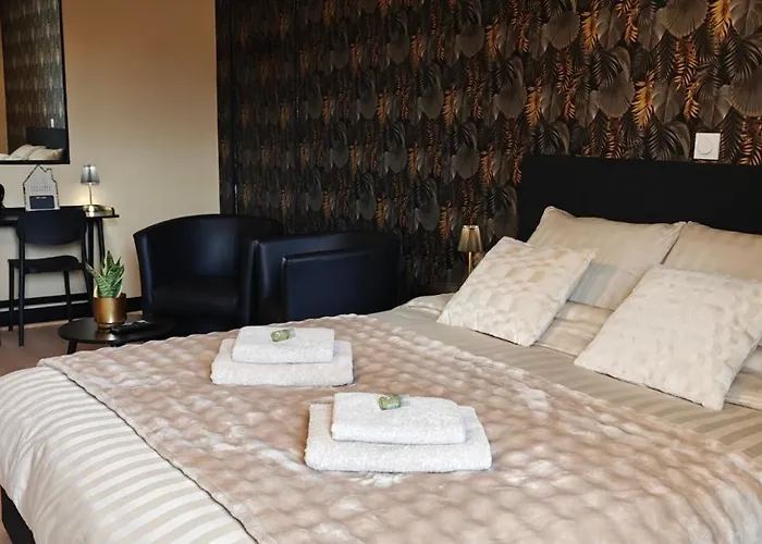 A L'aise - D'hotes A לינה וארוחת בוקר 3*