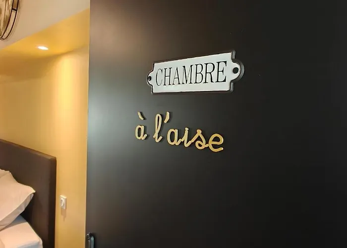 A L'aise - D'hotes A לינה וארוחת בוקר 3*